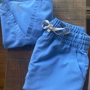FIGS scrub set